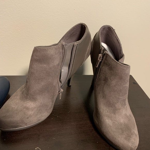 All size 7 or 7.5. Many new, as pictured with boxes. Prices $30 new, $15 used. - Picture 2 of 13